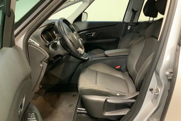 Sølv Renault Grand Scenic IV fra 2018
