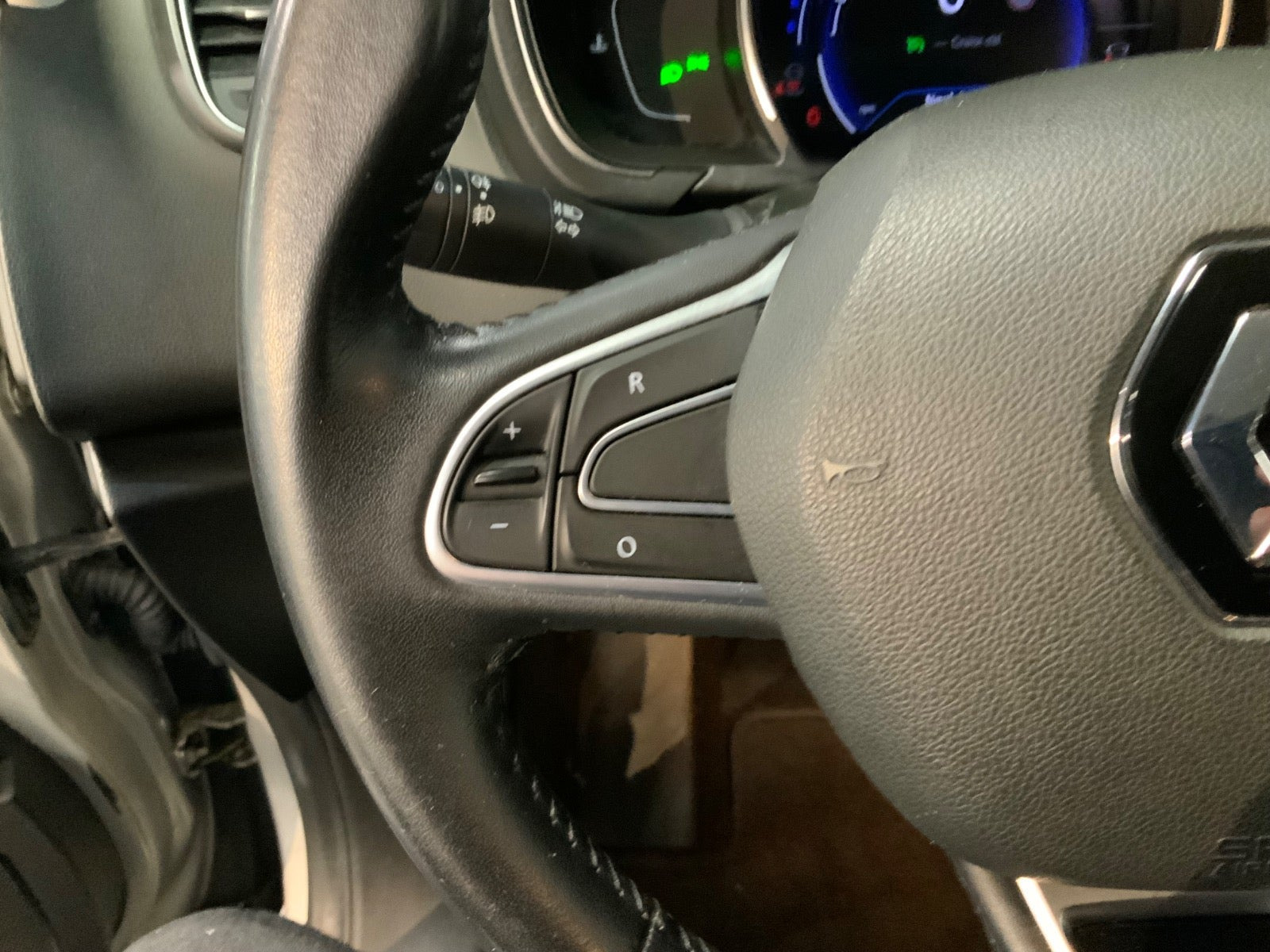 Sølv Renault Grand Scenic IV fra 2018