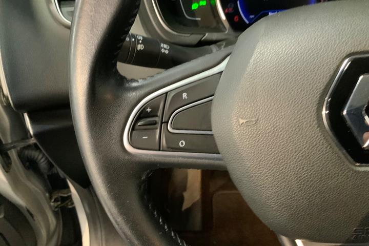 Sølv Renault Grand Scenic IV fra 2018