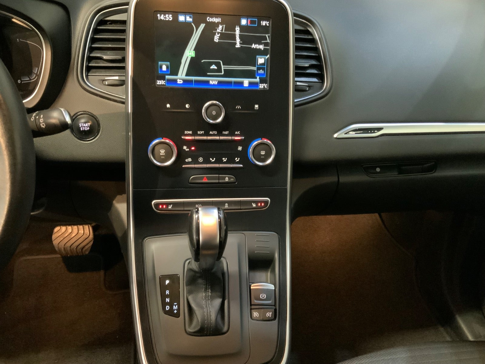Sølv Renault Grand Scenic IV fra 2018