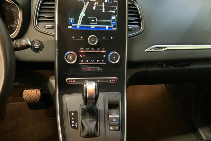 Sølv Renault Grand Scenic IV fra 2018