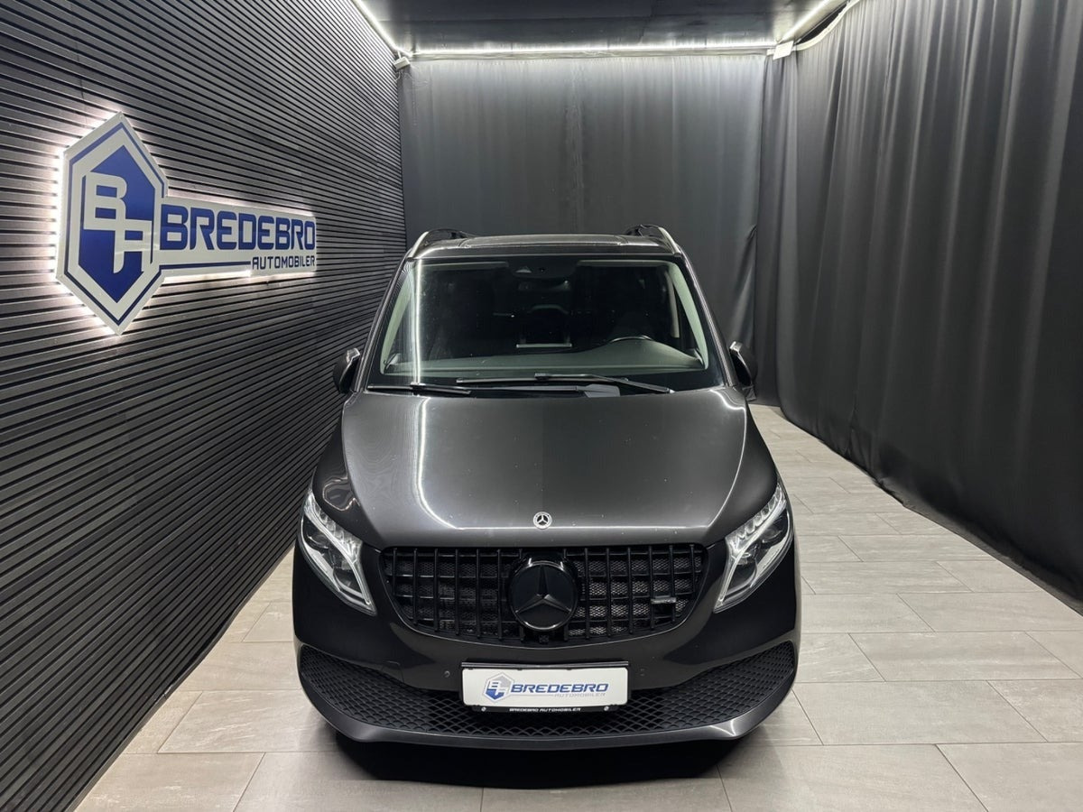 Grå Mercedes Vito 119 fra 2022