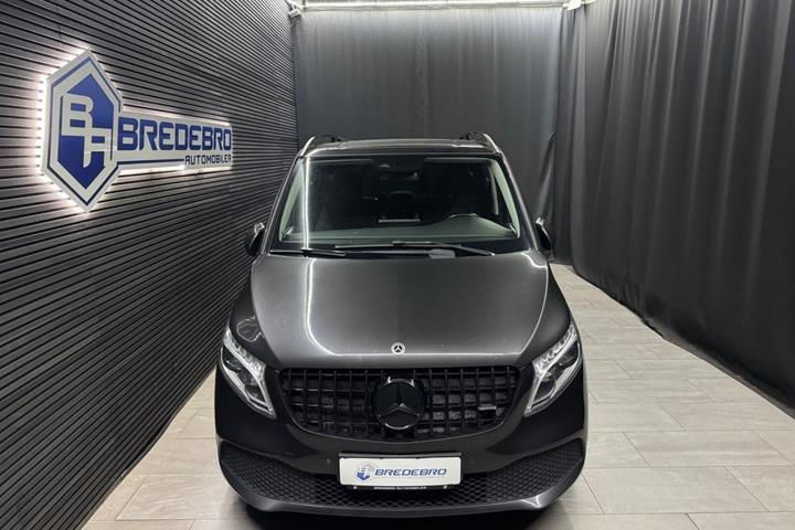Grå Mercedes Vito 119 fra 2022