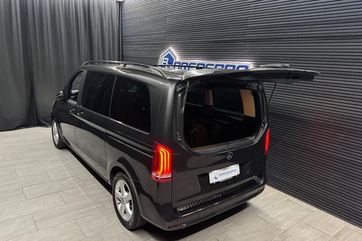 Grå Mercedes Vito 119 fra 2022