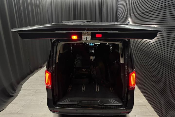 Grå Mercedes Vito 119 fra 2022