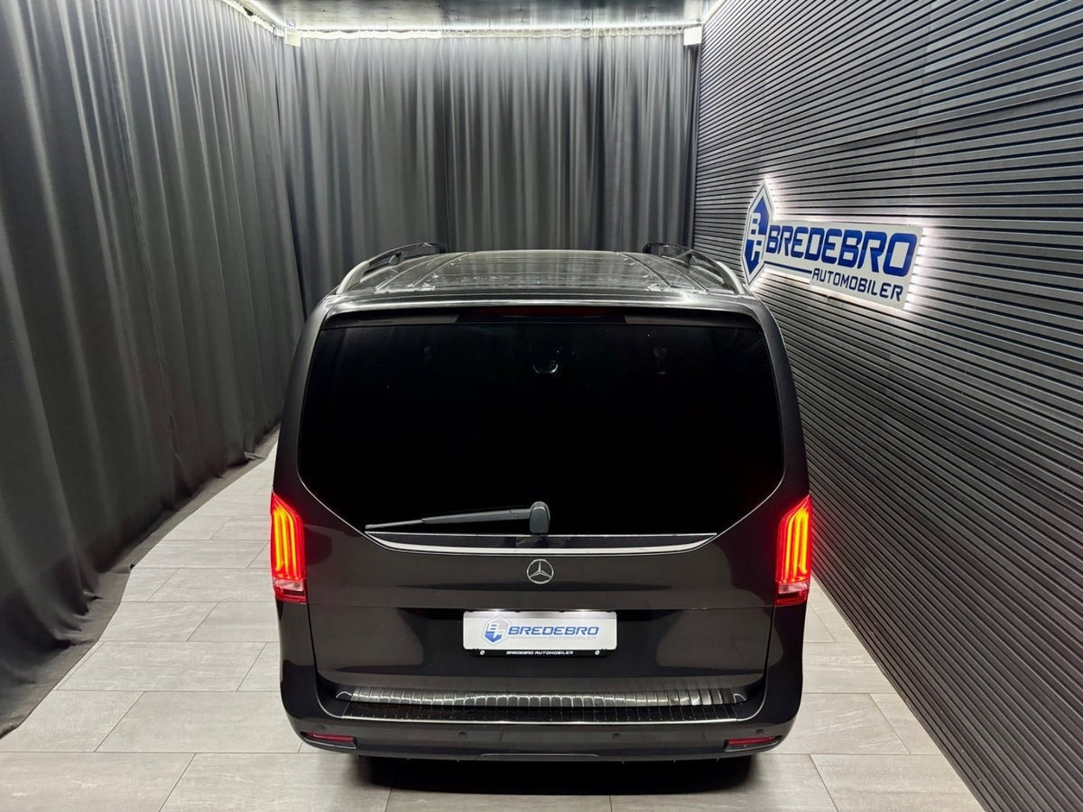 Grå Mercedes Vito 119 fra 2022
