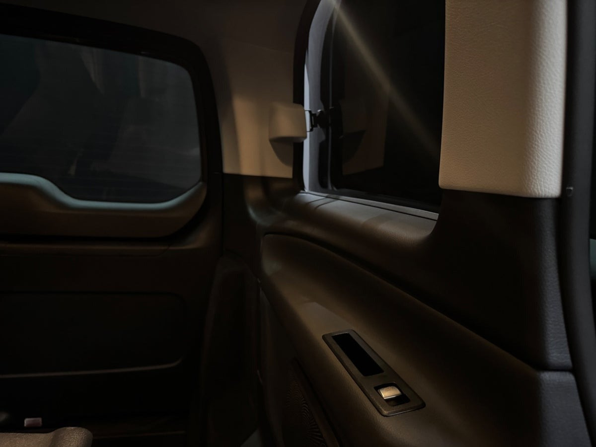 Grå Mercedes Vito 119 fra 2022