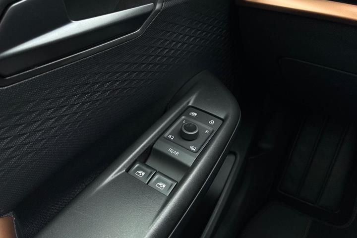Grå Cupra Born fra 2024