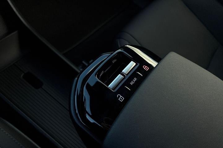 Grå Volvo EX30 fra 2024