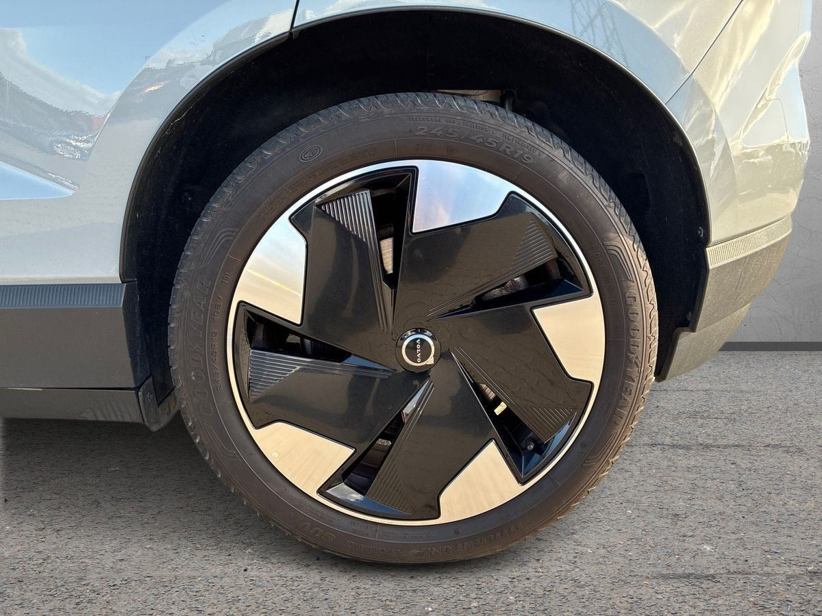 Grå Volvo EX30 fra 2024