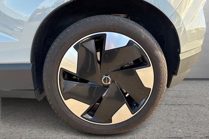Grå Volvo EX30 fra 2024
