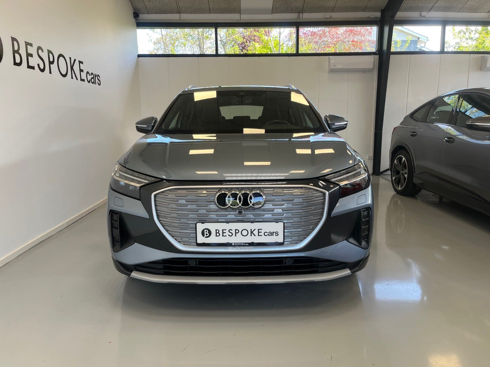 Blå Audi Q4 e-tron fra 2022