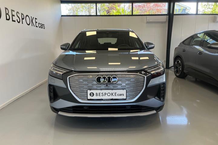 Blå Audi Q4 e-tron fra 2022