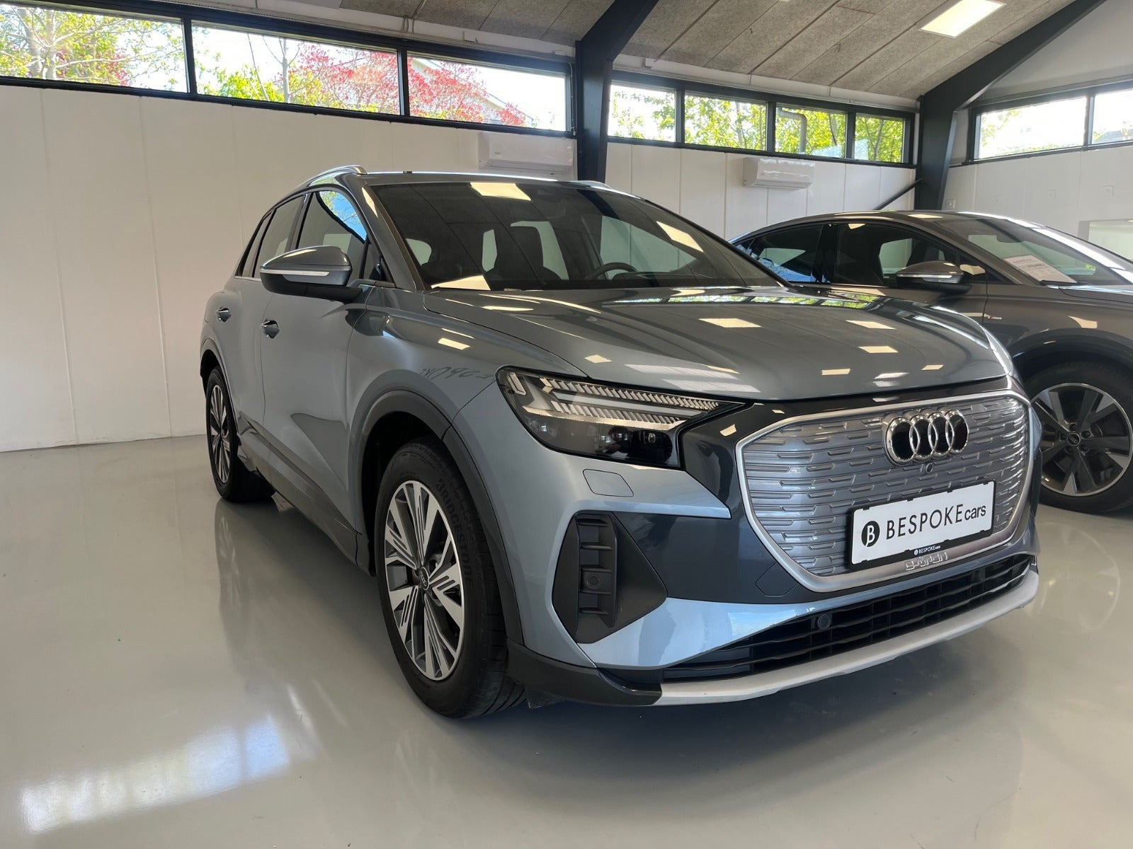 Blå Audi Q4 e-tron fra 2022