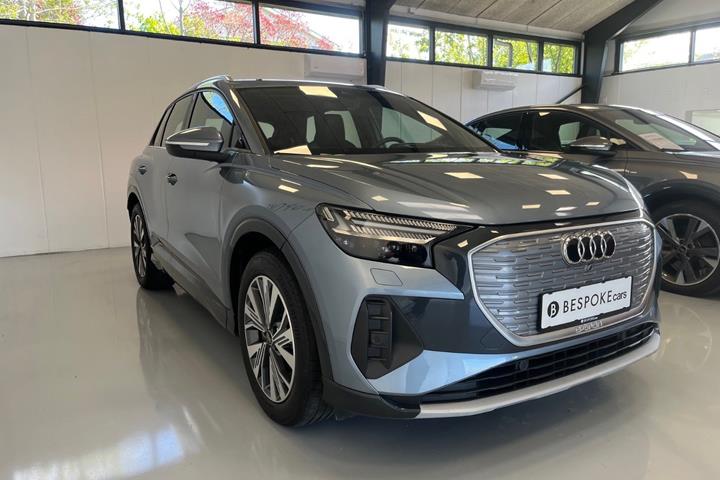 Blå Audi Q4 e-tron fra 2022