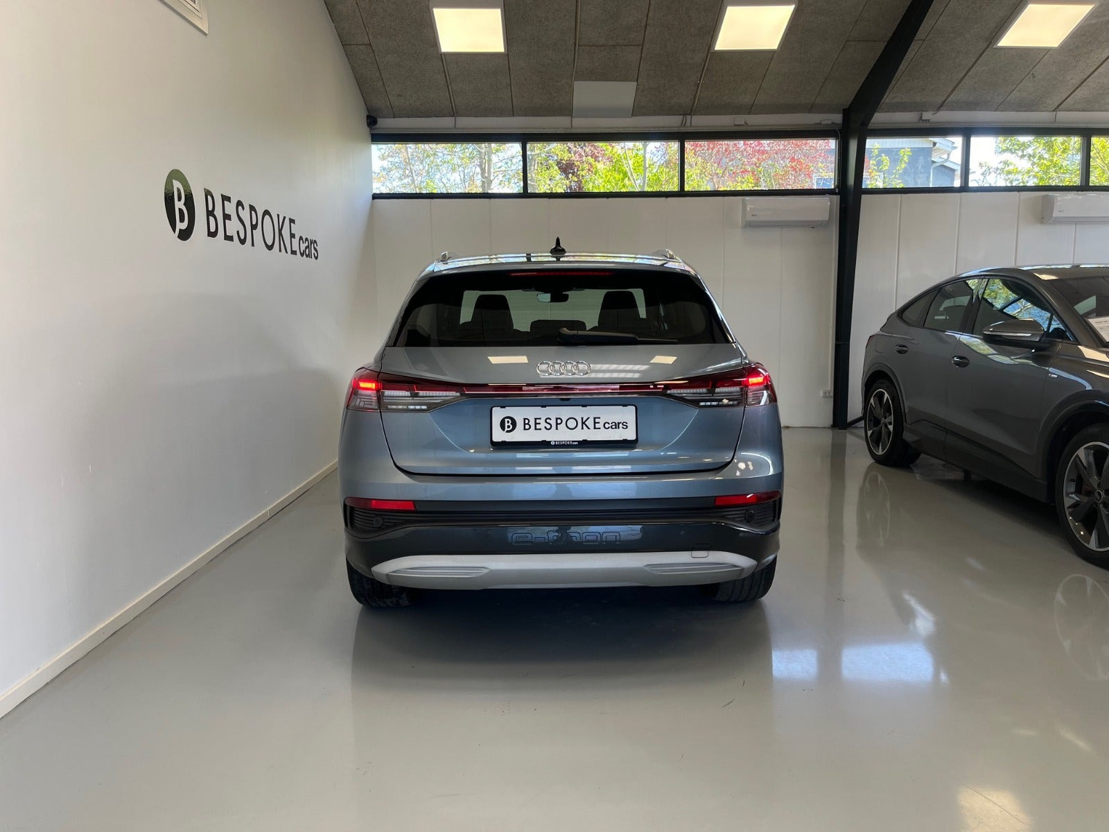 Blå Audi Q4 e-tron fra 2022