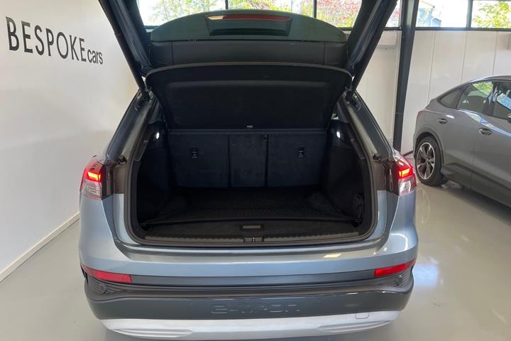 Blå Audi Q4 e-tron fra 2022