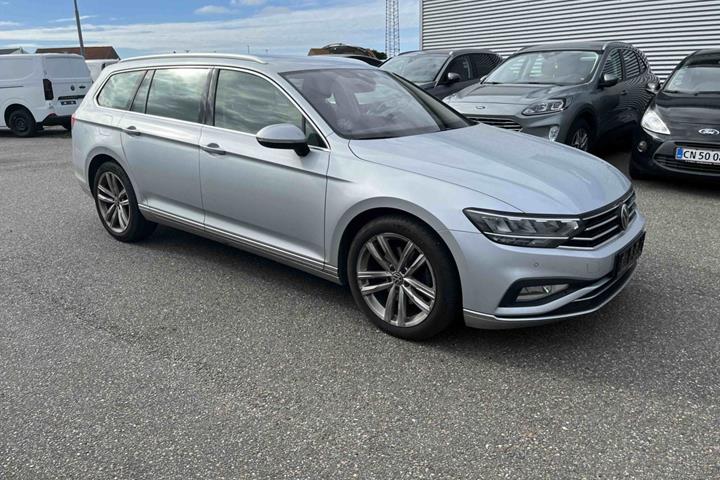 Sølv VW Passat fra 2023
