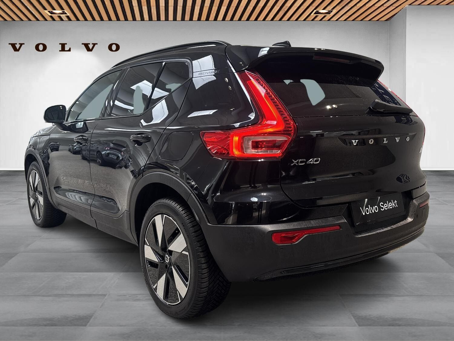 Sort Volvo XC40 fra 2024