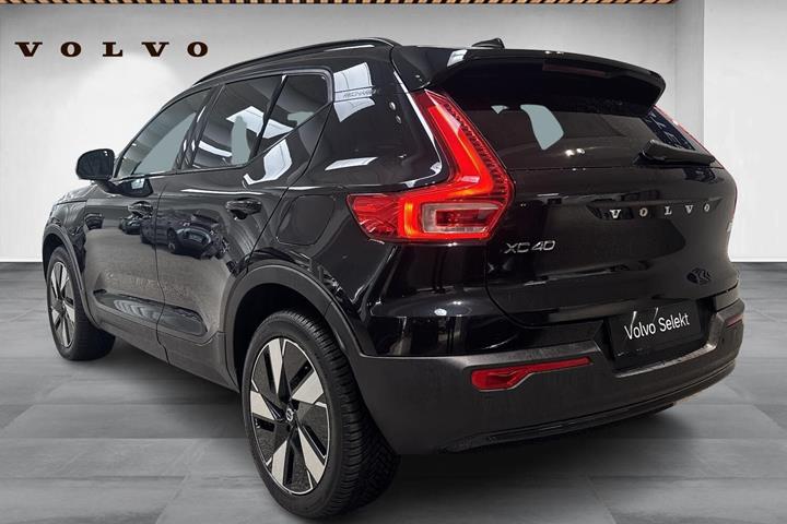 Sort Volvo XC40 fra 2024
