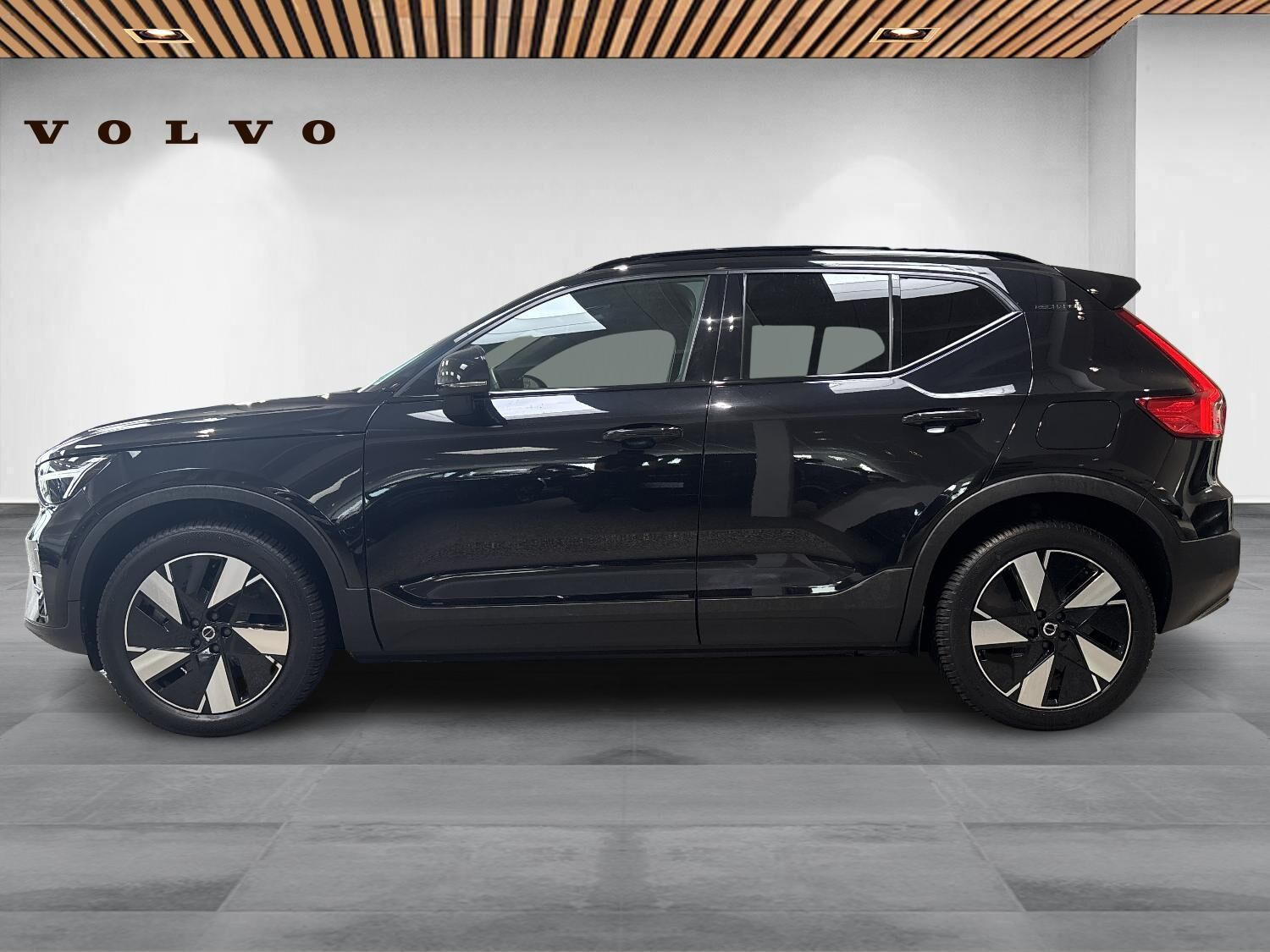 Sort Volvo XC40 fra 2024