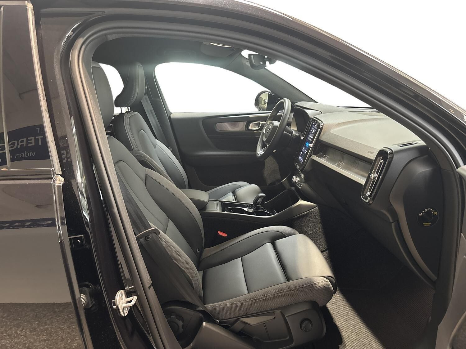 Sort Volvo XC40 fra 2024