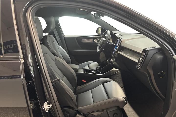Sort Volvo XC40 fra 2024