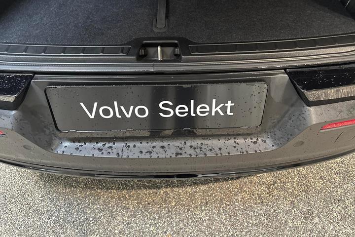 Sort Volvo XC40 fra 2024