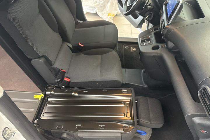 Hvid Peugeot Partner fra 2024