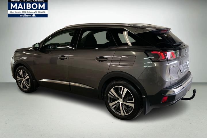 Grå Peugeot 3008 fra 2021
