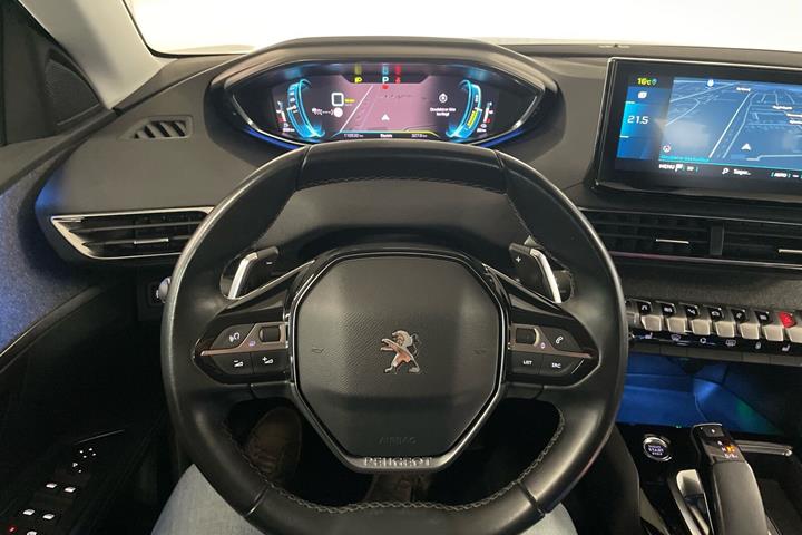Grå Peugeot 3008 fra 2021