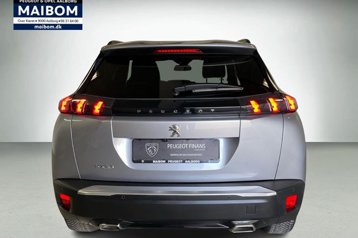 Grå Peugeot 2008 fra 2023