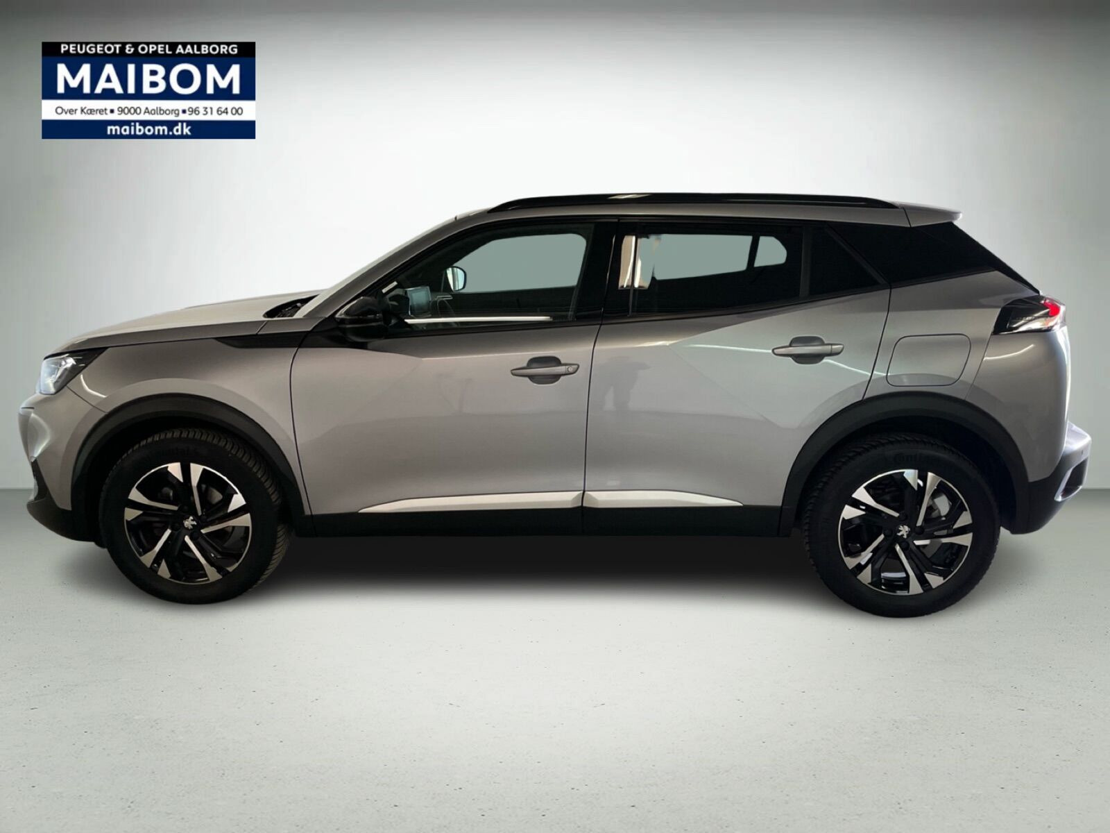 Grå Peugeot 2008 fra 2023