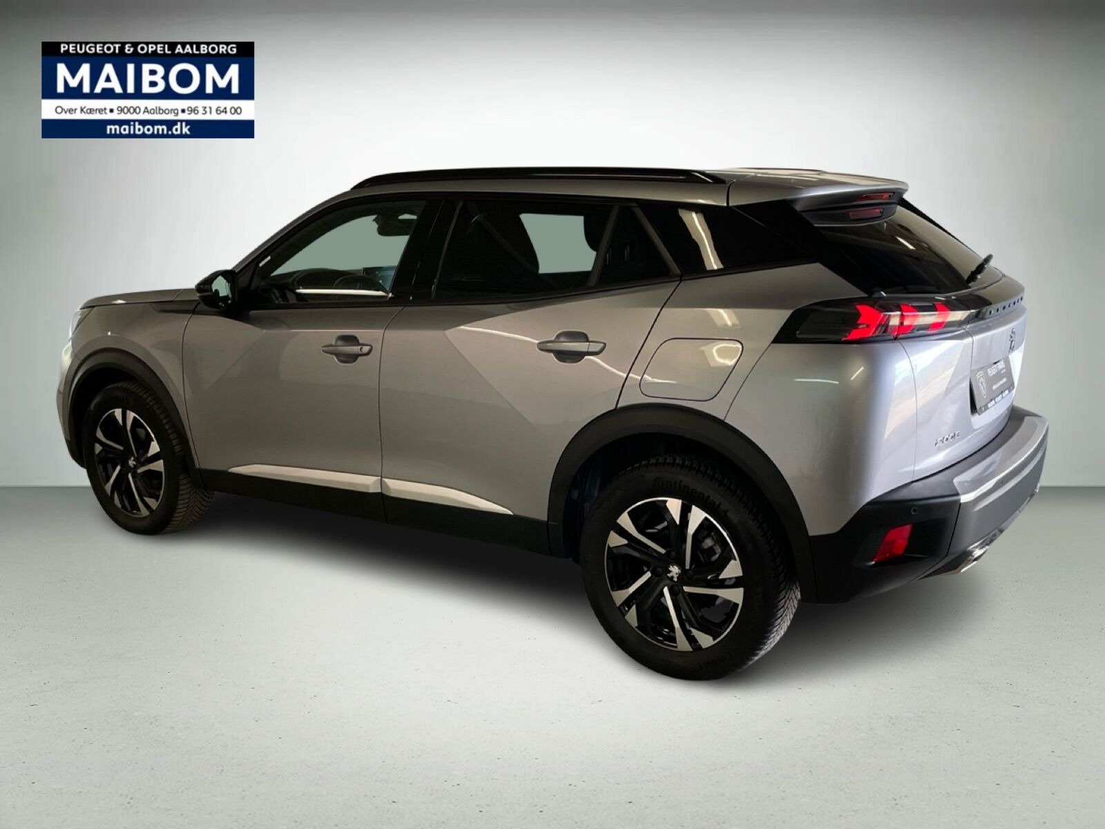 Grå Peugeot 2008 fra 2023