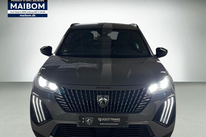 Grå Peugeot 2008 fra 2023