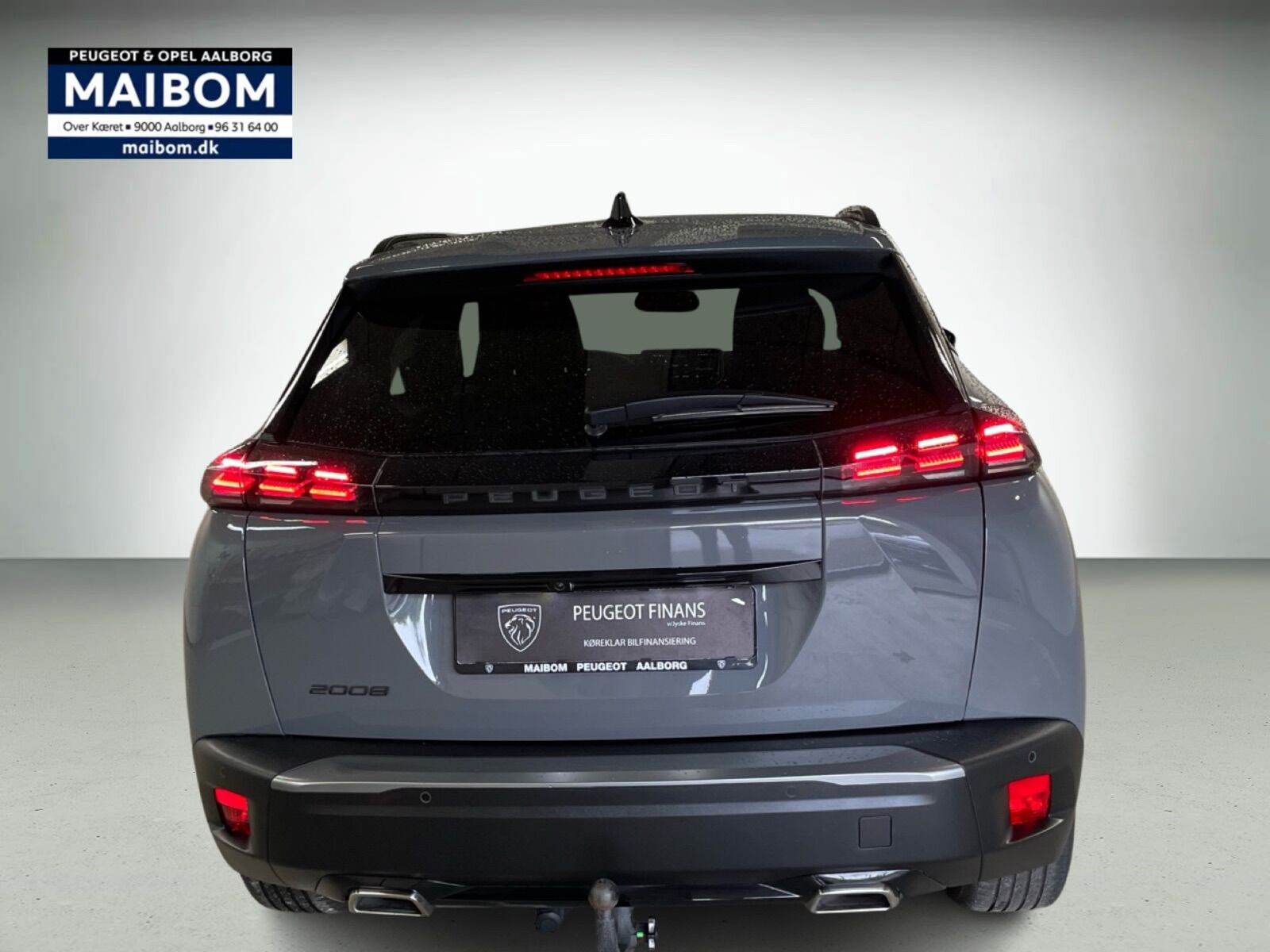 Grå Peugeot 2008 fra 2023