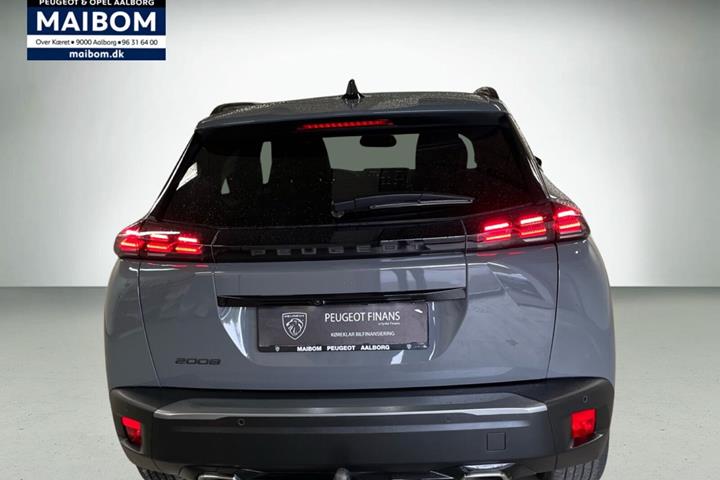 Grå Peugeot 2008 fra 2023