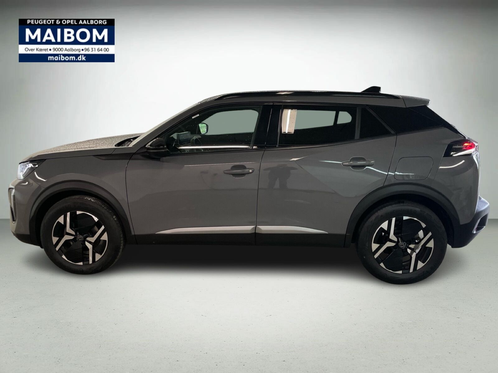 Grå Peugeot 2008 fra 2023