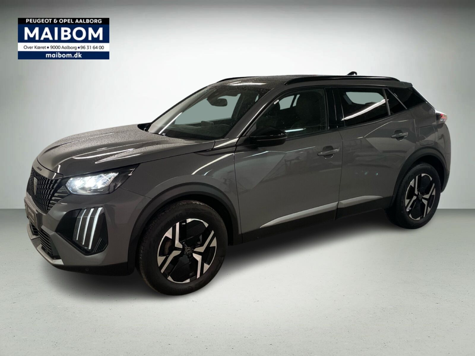 Grå Peugeot 2008 fra 2023
