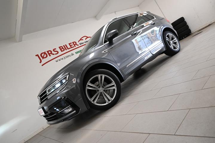 Grå VW Tiguan fra 2018 set udefra