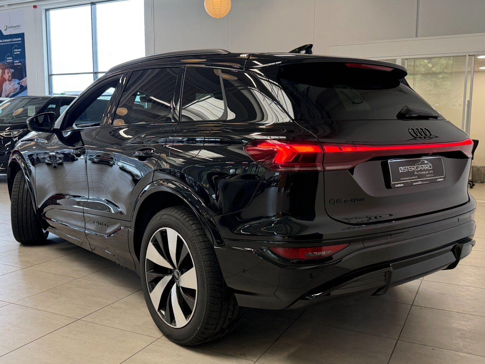Sort Audi Q6 e-tron fra 2027
