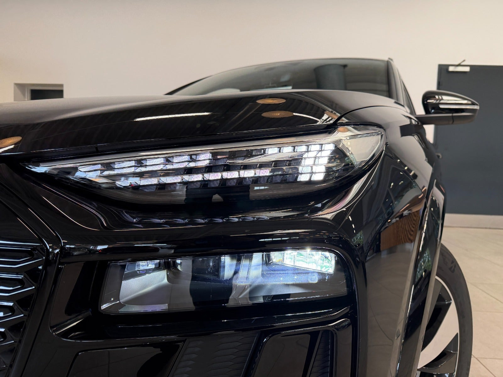 Sort Audi Q6 e-tron fra 2027