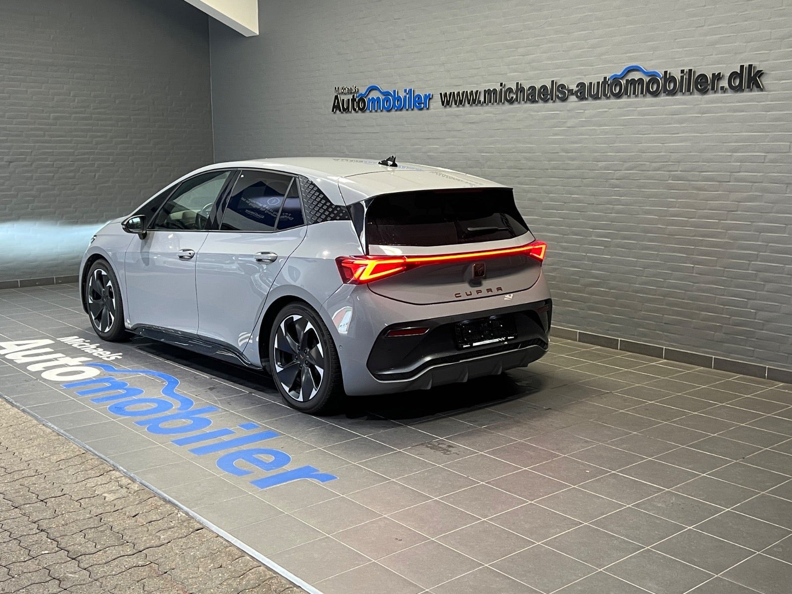 Grå Cupra Born fra 2023