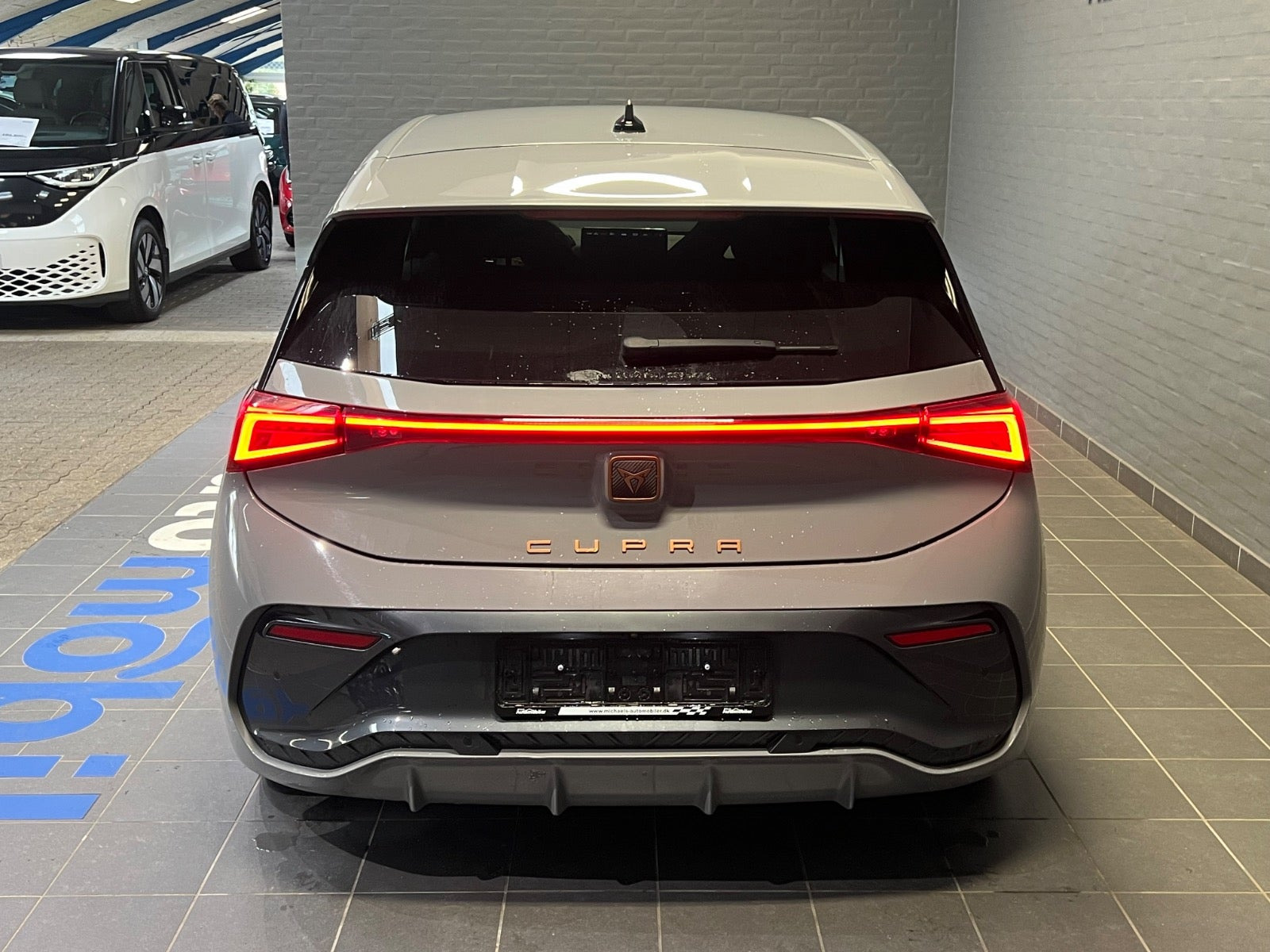 Grå Cupra Born fra 2023