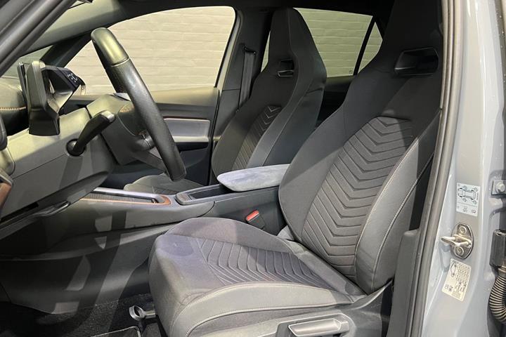 Grå Cupra Born fra 2023