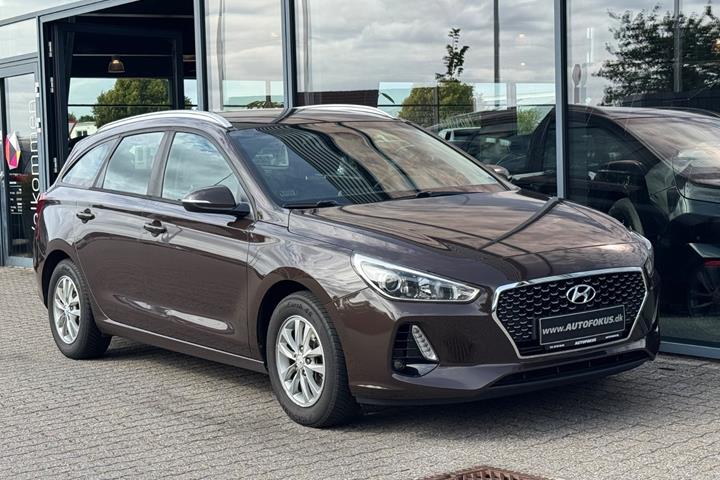 Brun Hyundai i30 fra 2017