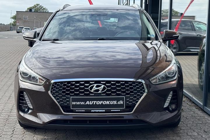 Brun Hyundai i30 fra 2017