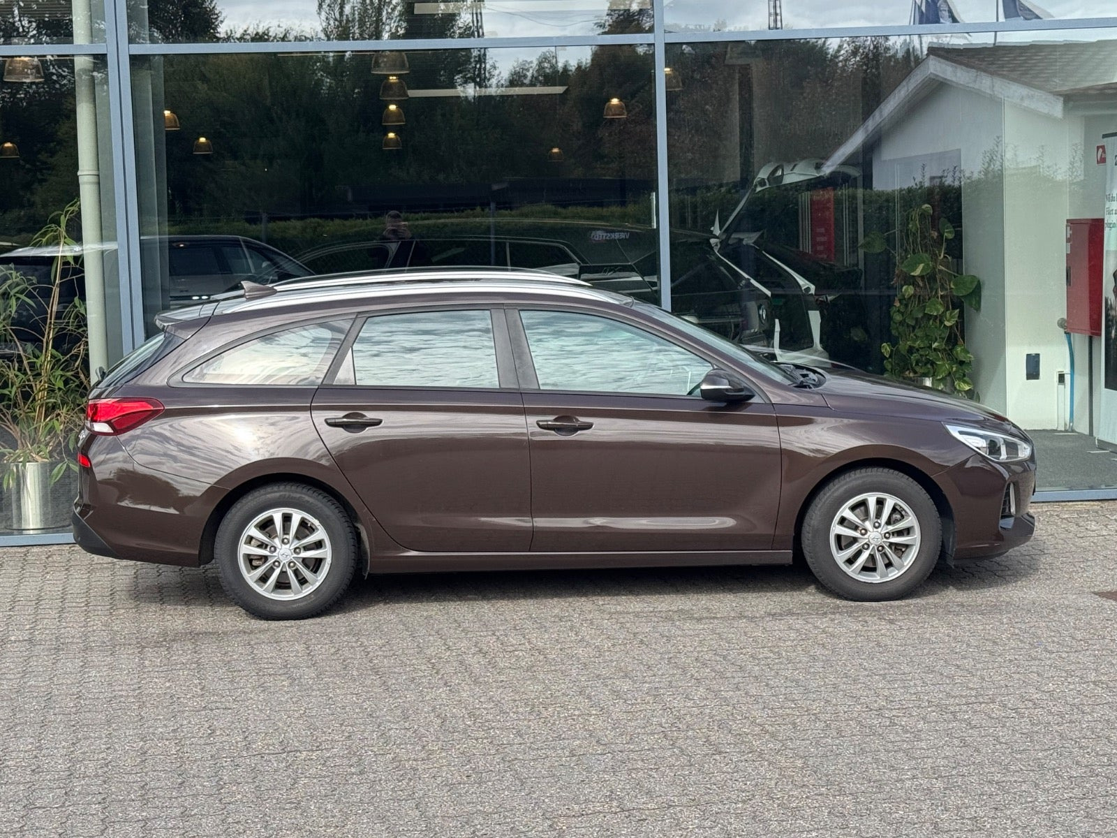 Brun Hyundai i30 fra 2017