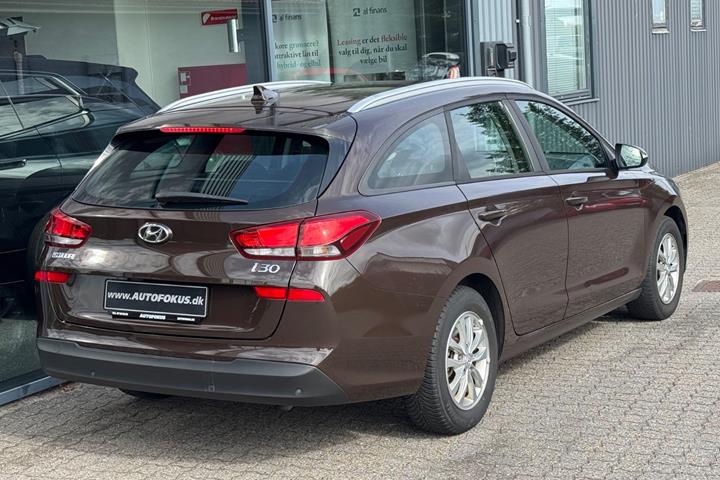 Brun Hyundai i30 fra 2017