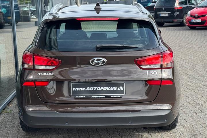 Brun Hyundai i30 fra 2017
